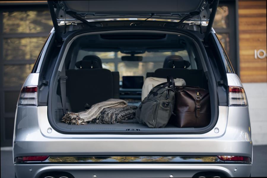 Багажник Lincoln Aviator Grand Touring 2019 года  (фото 8 из 67)